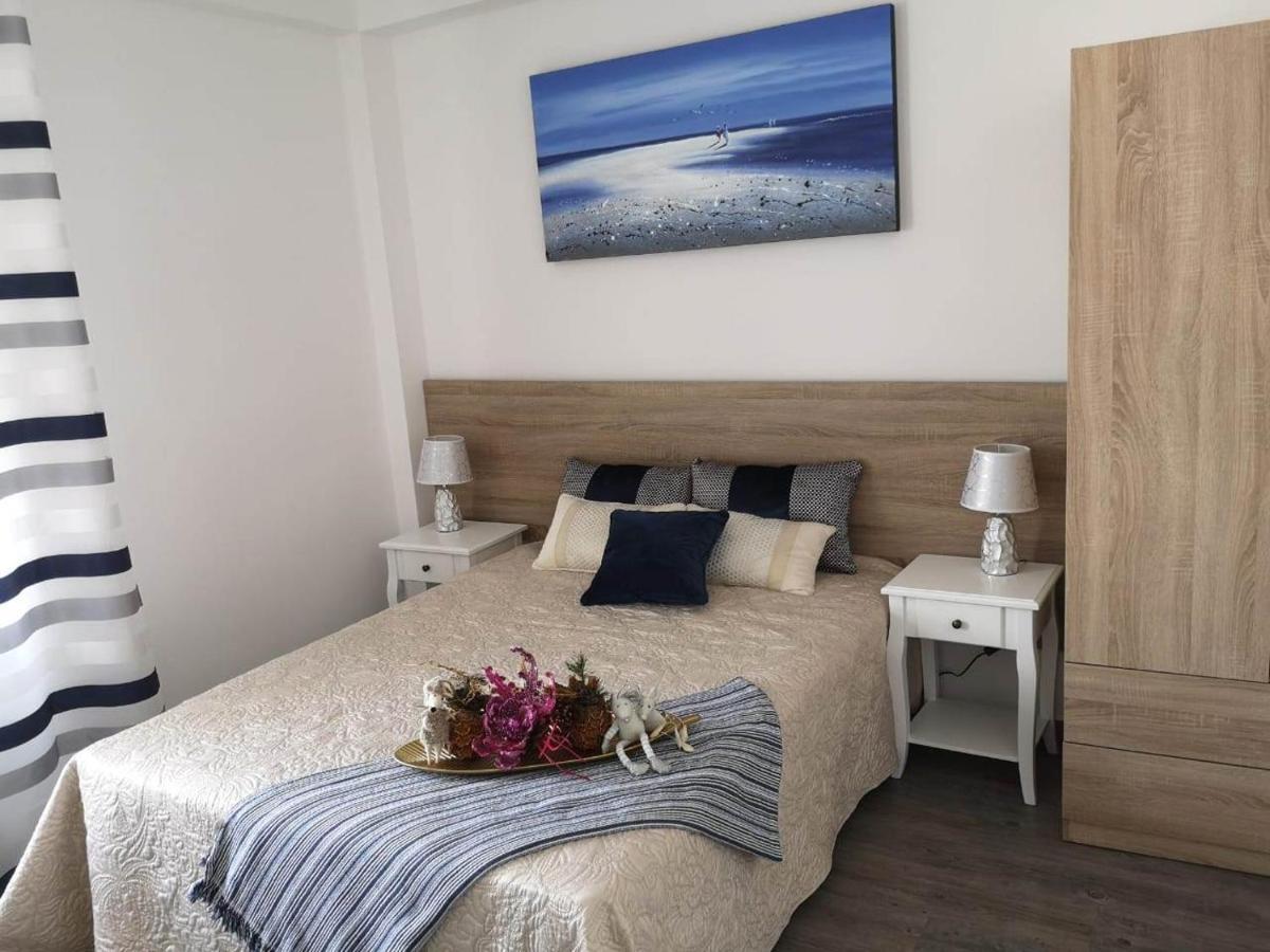 Beachfront Modern And Spacious Apartment ตอร์เรเวียคา ภายนอก รูปภาพ
